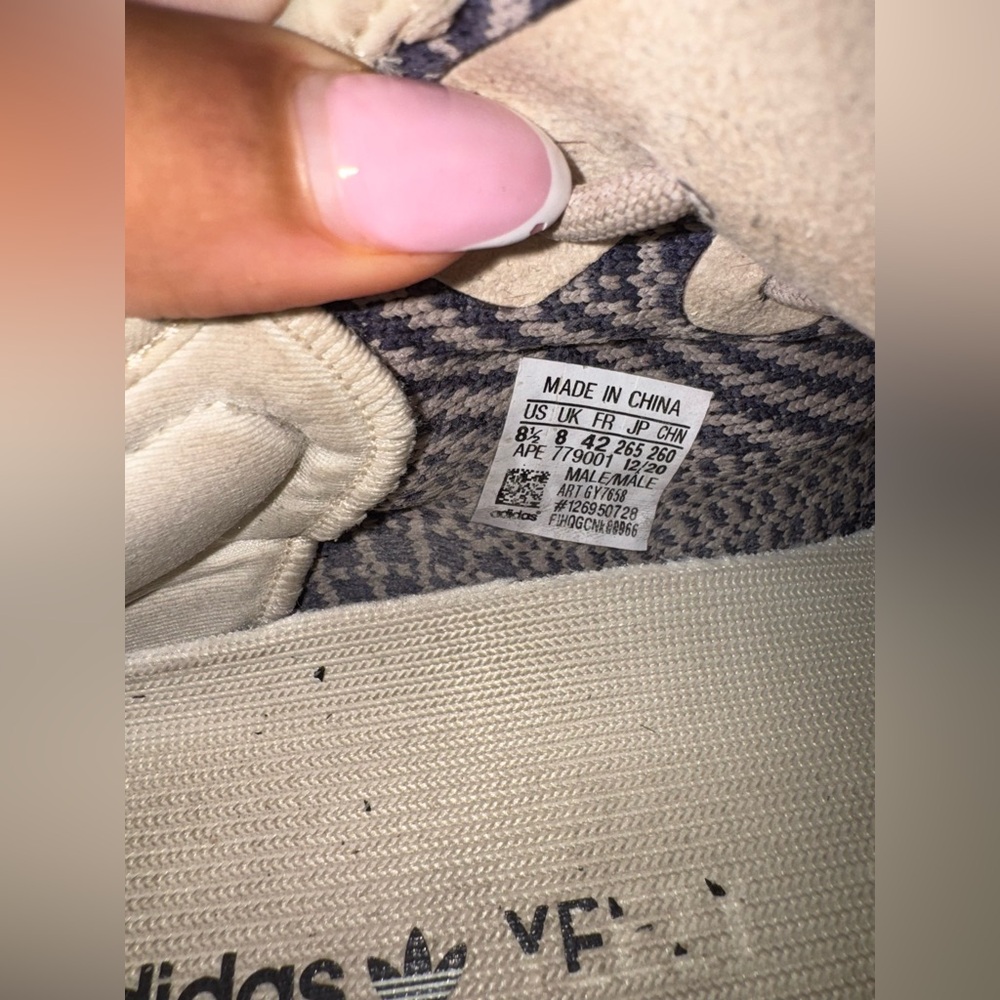 Yeezy Boost 350 V2- Ash Pearl - Picture 2 of 9